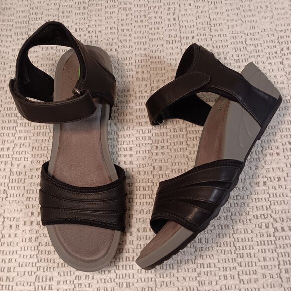BareTraps Womens 'Boland' Leather Adjustable Strap Open Toe Wedge Sandals sz 9.5 - Picture 1 of 11
